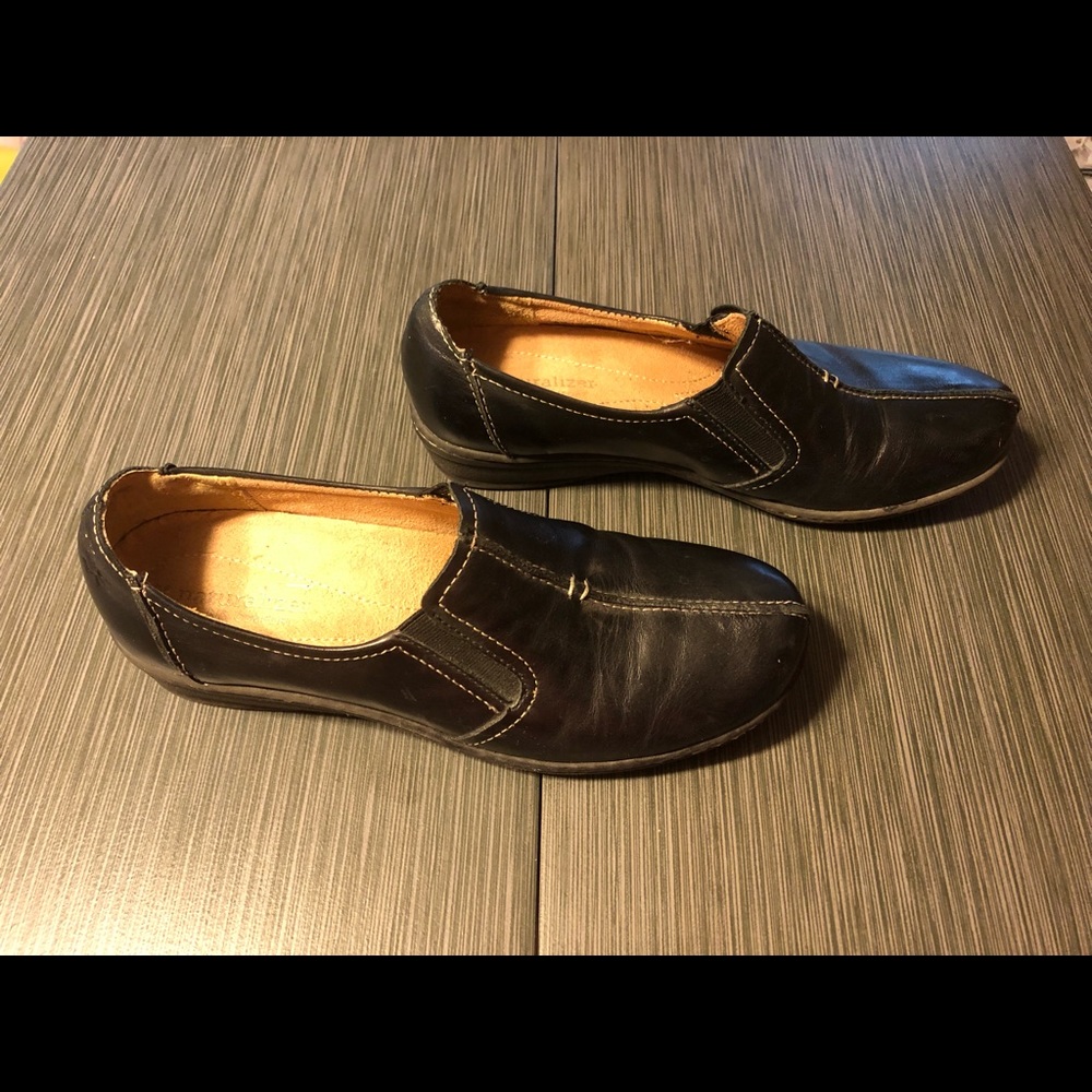 Naturalizer Booties - Picture 2 of 6